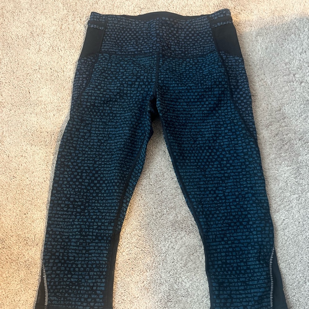 Lululemon Athletica Black and Blue Cropped Pants